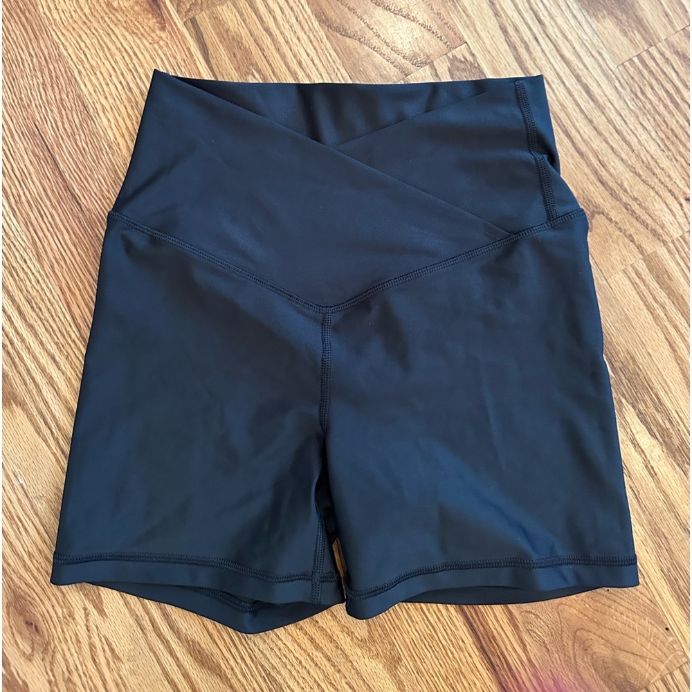 Aerie offline crisscross biker short